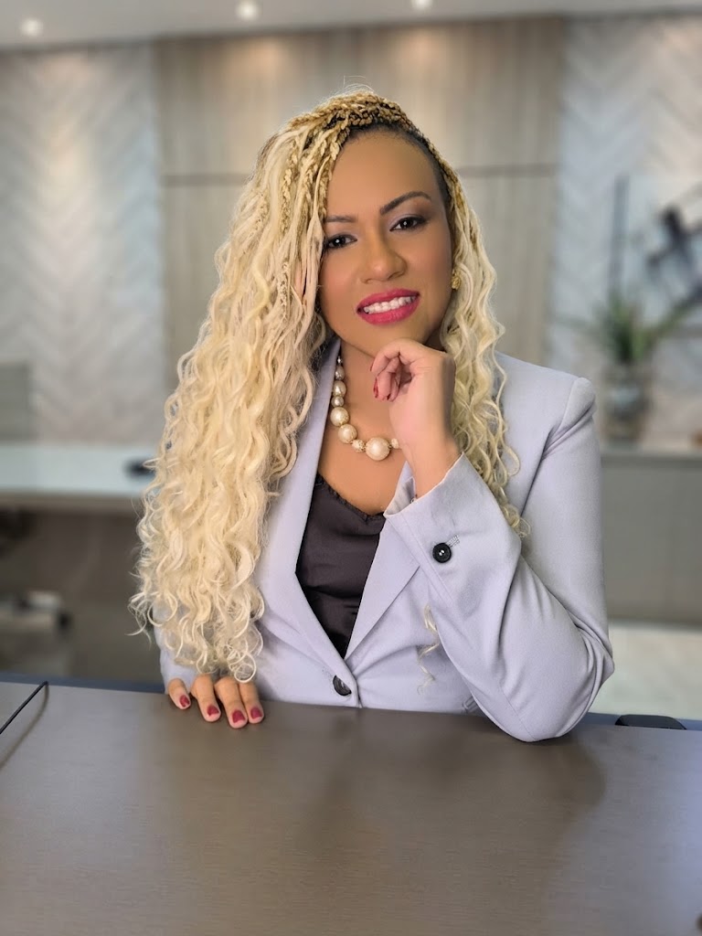 Dra. Aline Silva em seu escritório